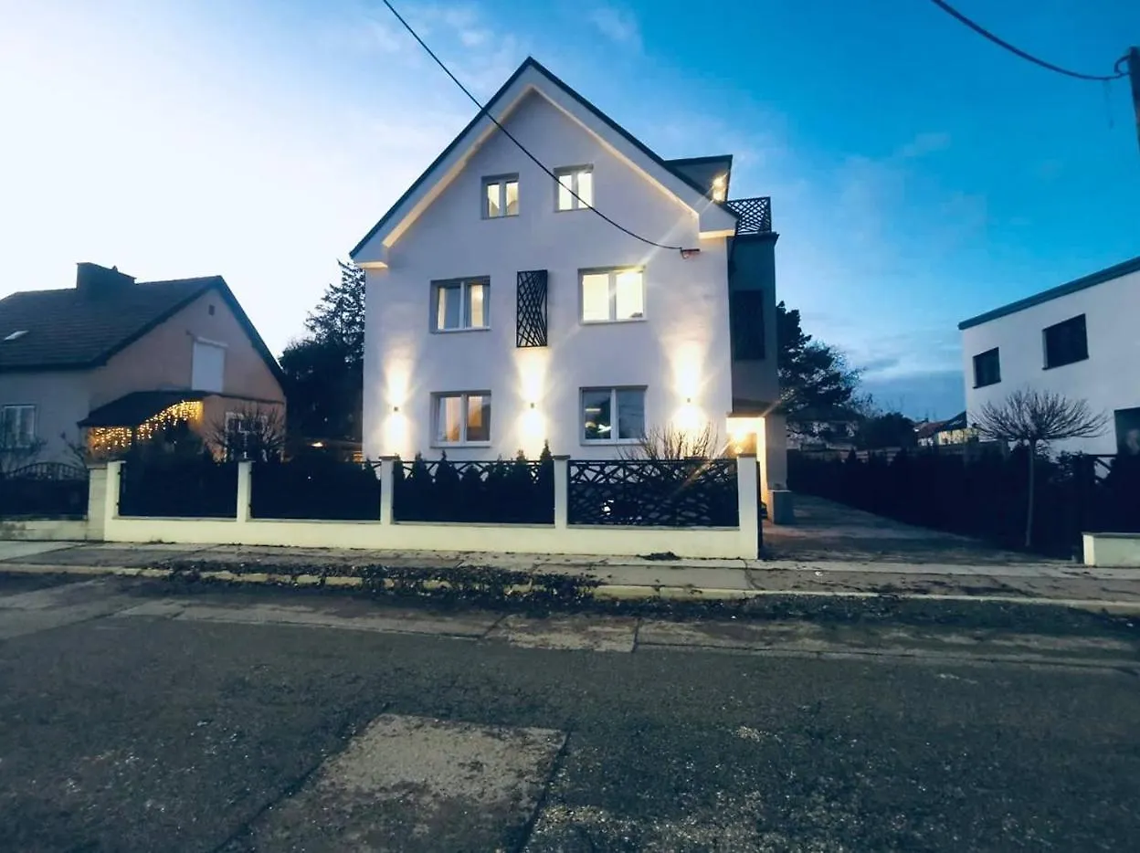 Tripel Room In Floridsdorf Area Vienna