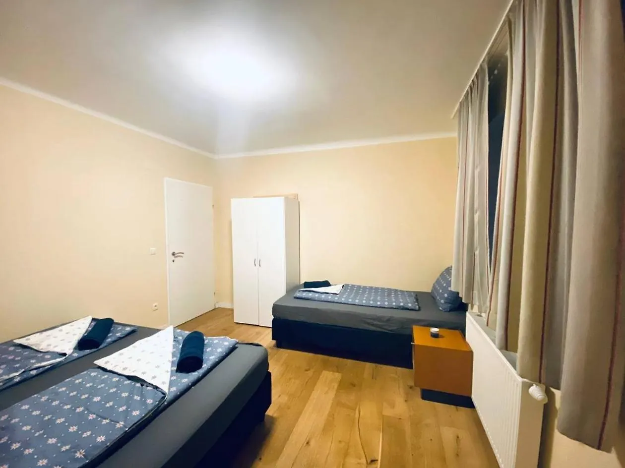 Tripel Room In Floridsdorf Area Vienna Homestay