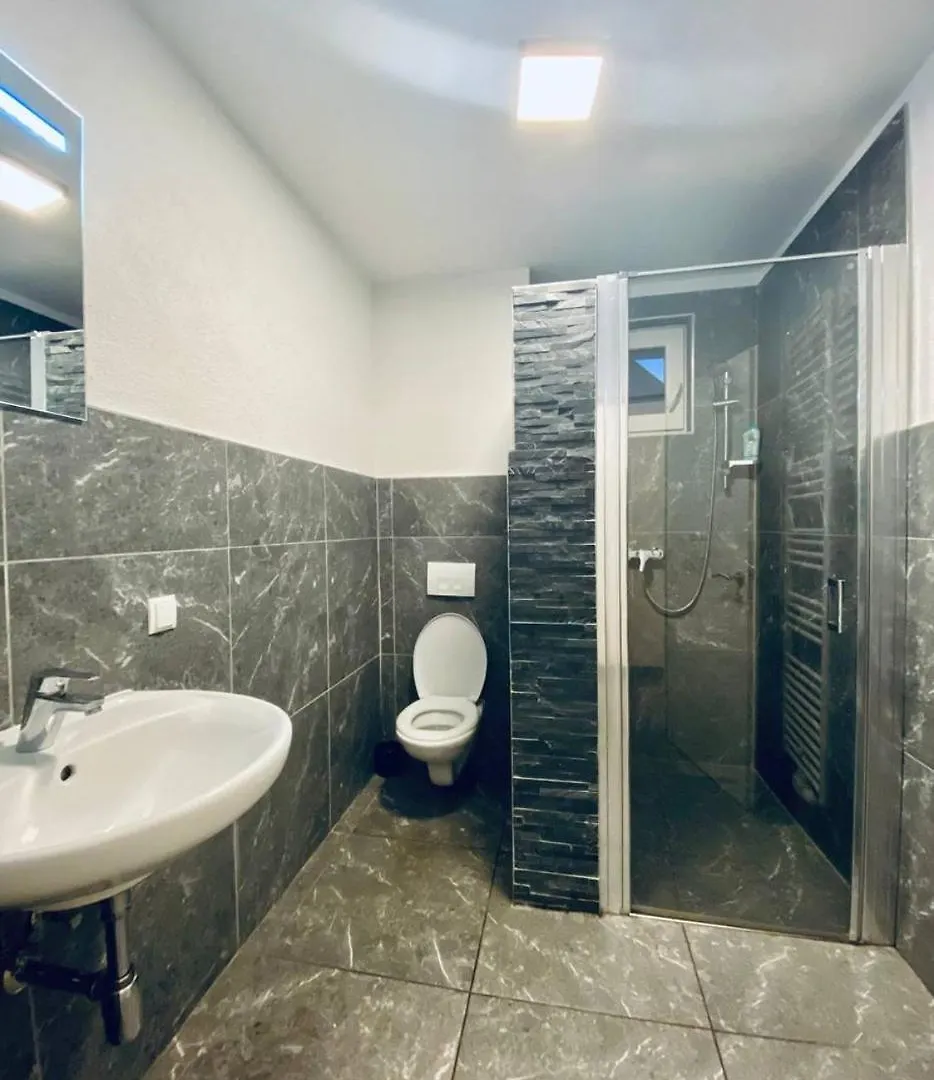 Tripel Room In Floridsdorf Area Vienna Austria