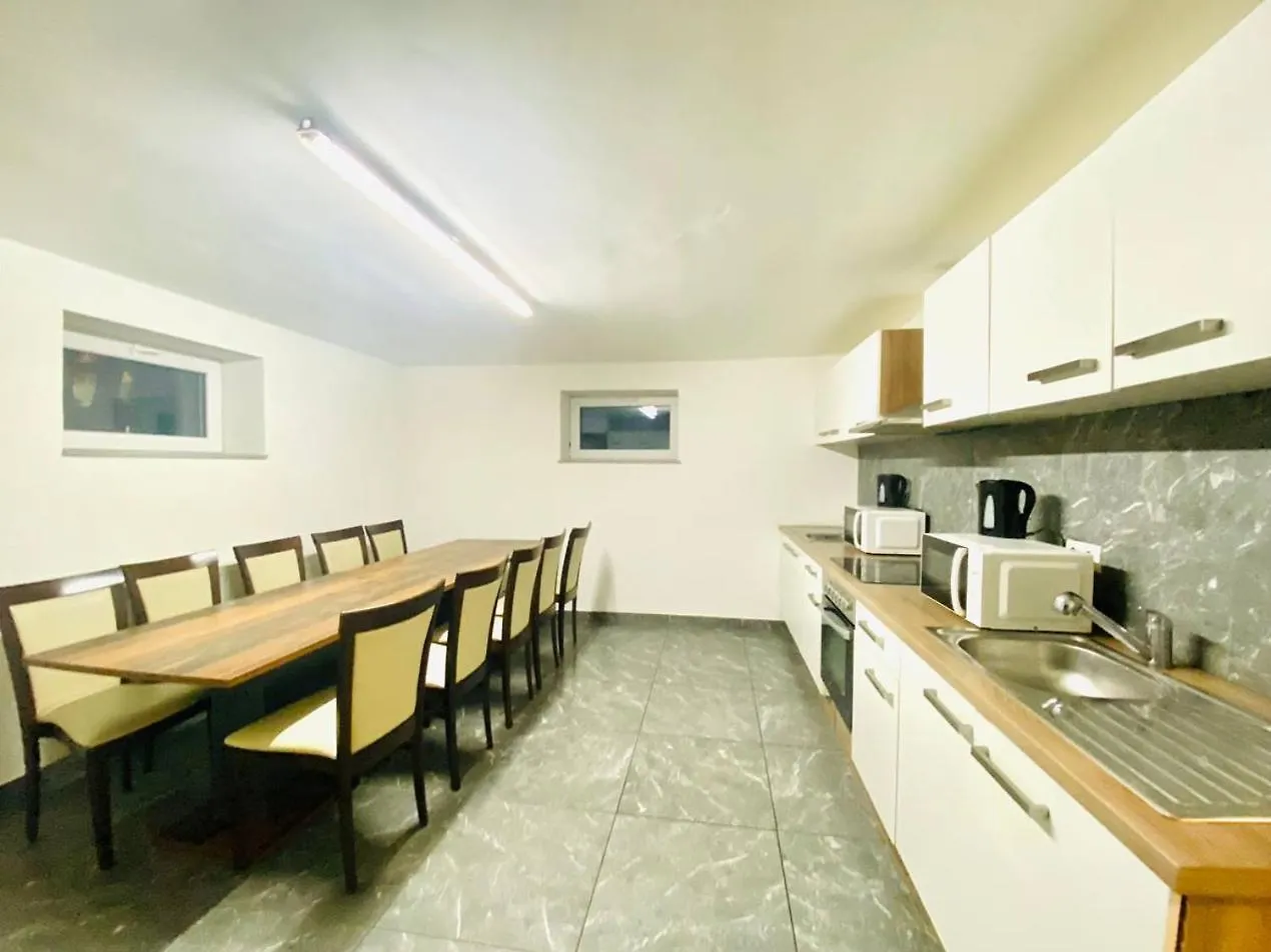 Tripel Room In Floridsdorf Area Vienna 0*,