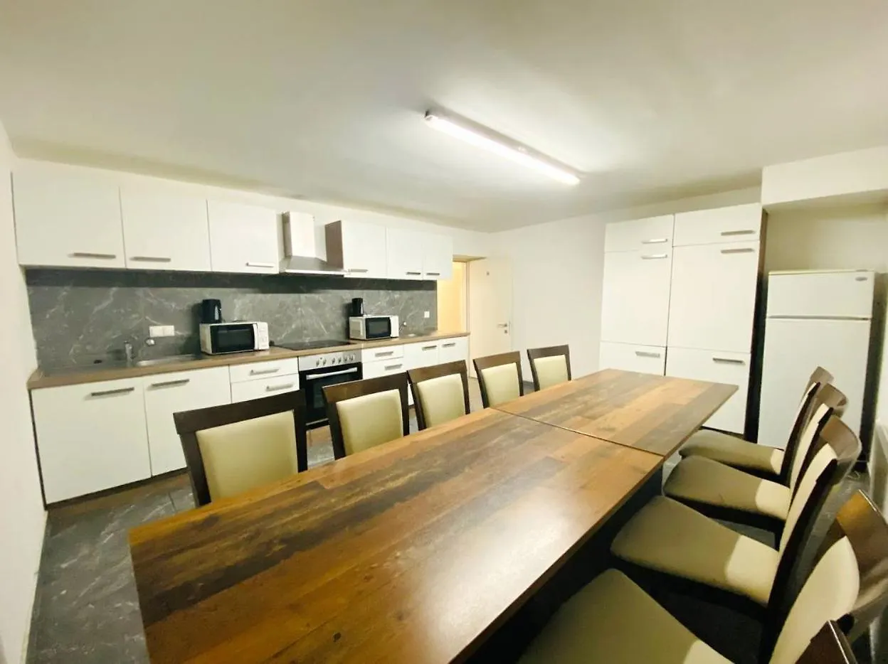 Tripel Room In Floridsdorf Area Vienna Austria