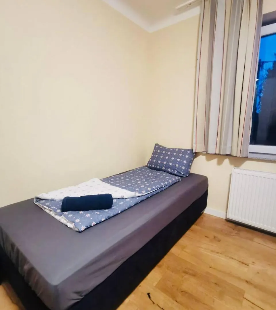 Tripel Room In Floridsdorf Area Vienna